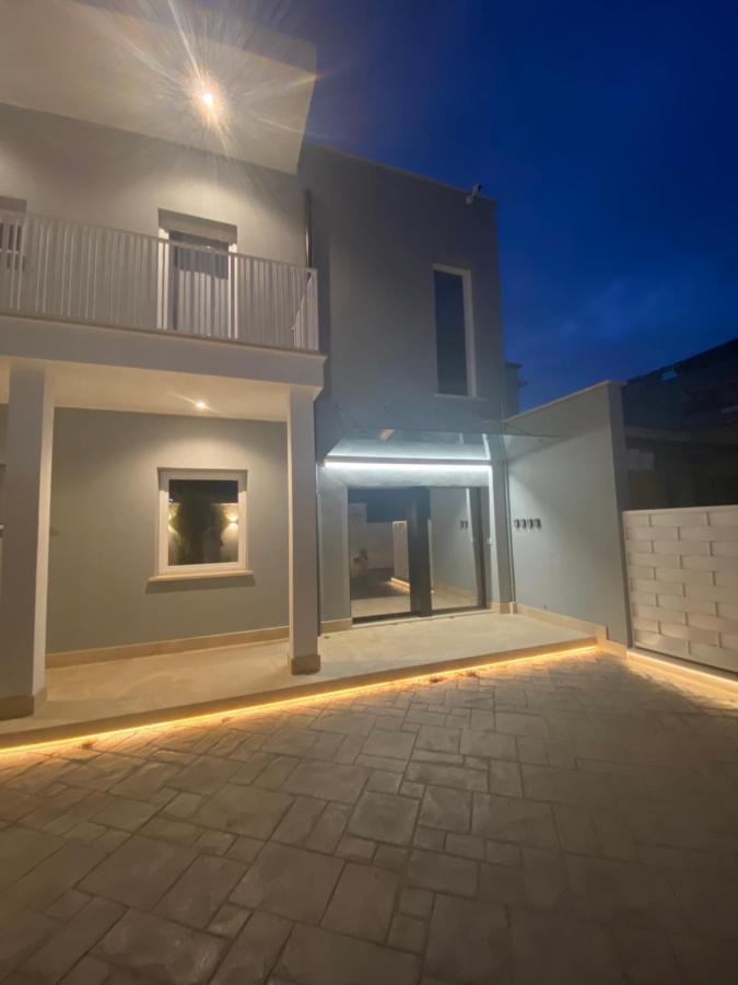Grey House Guest House Luxury Latina Buitenkant foto