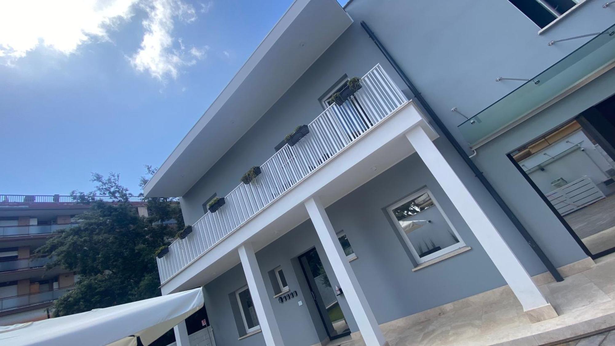 Grey House Guest House Luxury Latina Buitenkant foto